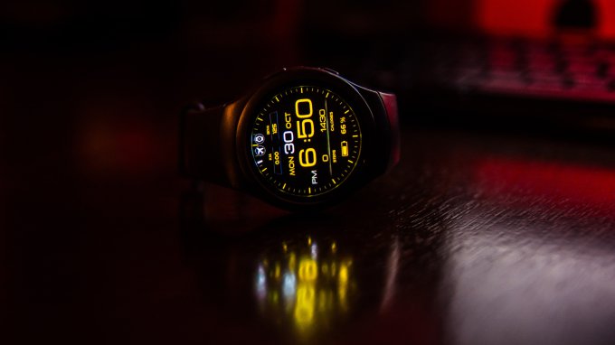 Smartwatch z ekranem AMOLED